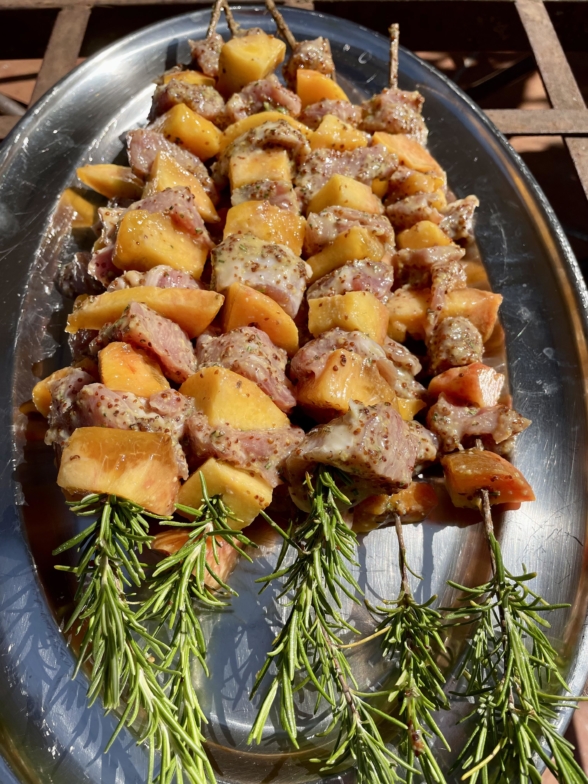 Brochettes de filet mignon aux pêches