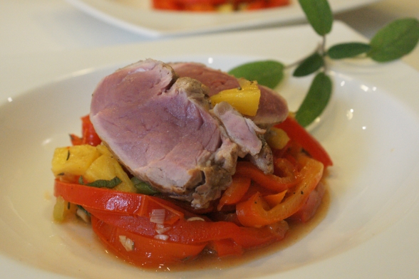 Mignon de porc et confit de poivrons rouges et ananas