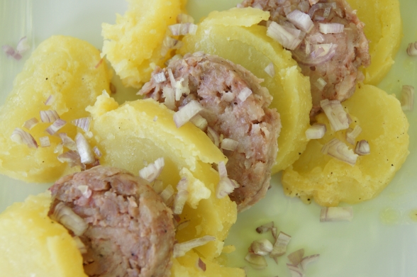 Salade tiède pommes de terre au cervelas